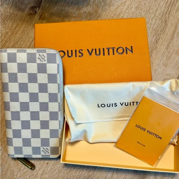 Louis Vuitton Zippy Wallet Damier Azur  - Cream and Gray - Picture 2 of 5